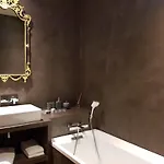 Hotel 5 Lasserre 3*